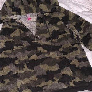 half zipped camo fuzzy hoodie
